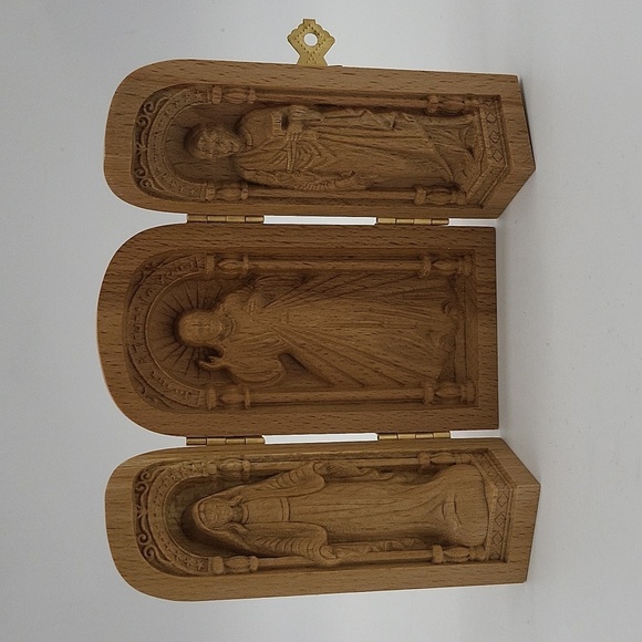 1549- Catholic Altar Religious Portable Holy Family Box Hand Carved Wooden Box - Picture 1 of 7